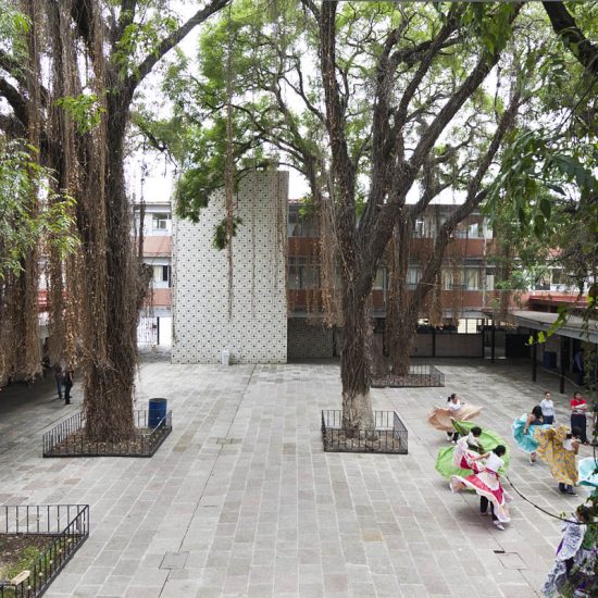 Alejandro Cartagena Escuela Normal Urbana Federal (ENUF) Profesor J. Jesús Romero Flores para el libro Arquitectura Escolar SEP 90 años