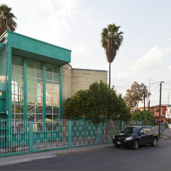 Alejandro Cartagena Profesor Emeterio Lozano Escuela Primaria General pública en Monterrey, Nuevo León para el libro Arquitectura Escolar